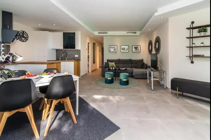 First Floor Apartment With 2 Bed Marbella 0*,  Hiszpania