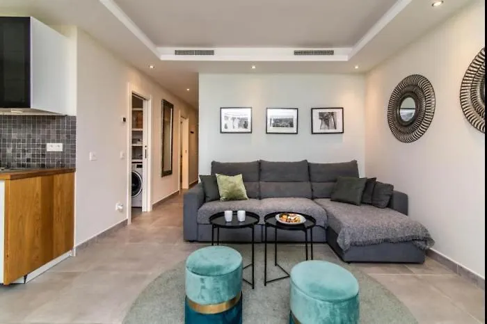 First Floor Apartment With 2 Bed 马尔韦利亚 0*,  西班牙